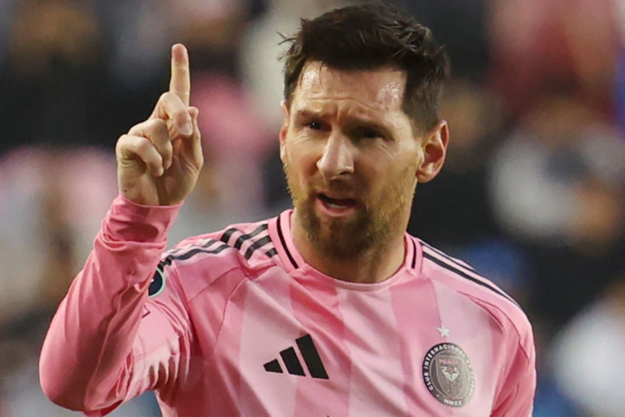 Robert Lewandowski agrees Chicago Fire transfer as ex-Barcelona striker  prepares to join Lionel Messi in MLS | FOX Sports