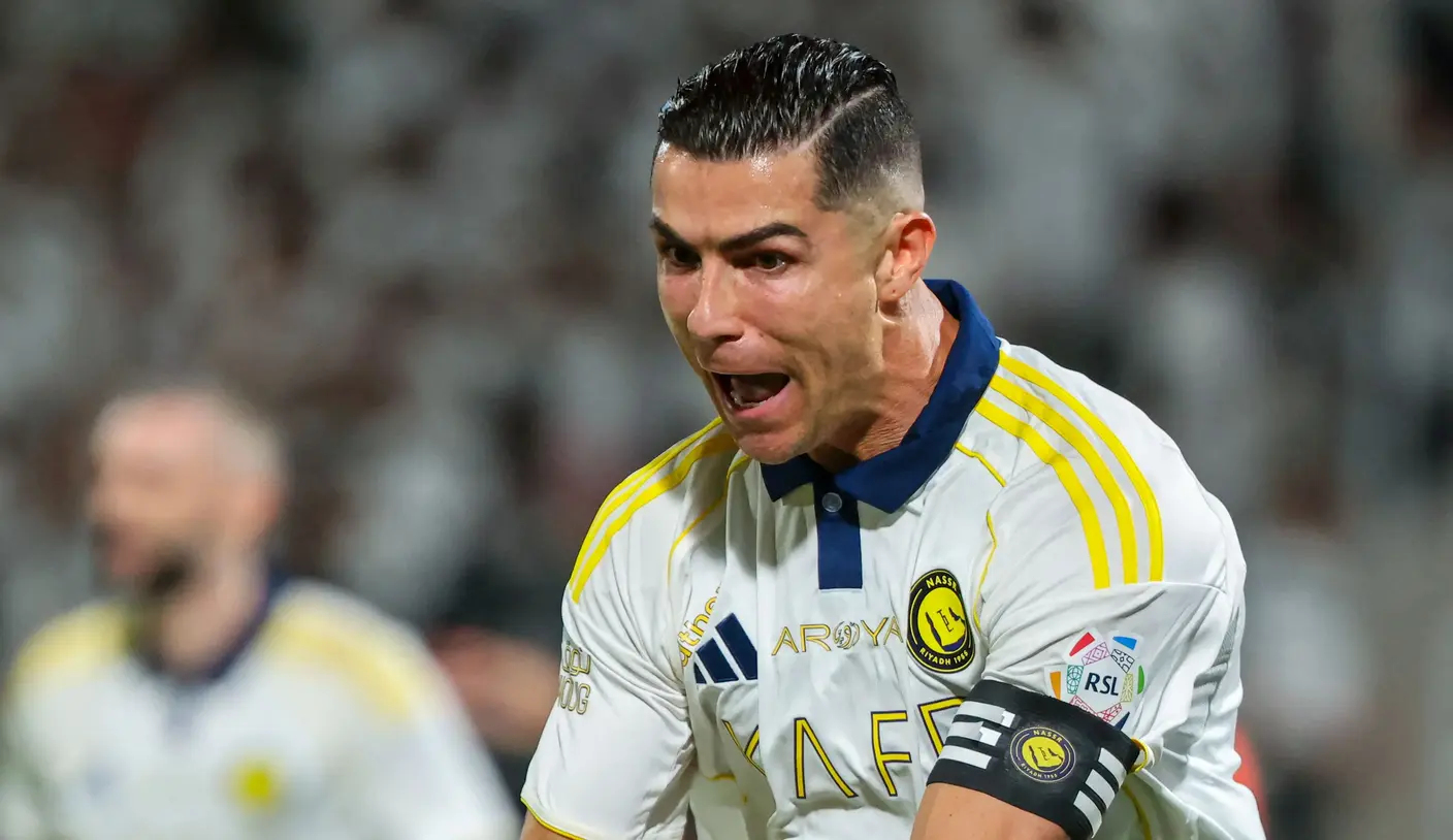 لقد انتهى الجفاف الذي يعانيه كريستيانو رونالدو من الكأس أخيراً! النصر ينتزع لقب الدوري السعودي للمحترفين بفوزه على داماك ويسجل CR7 ثنائية مذهلة