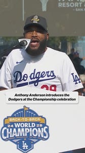 Anthony Anderson introduces the back-to-back champs 🏆