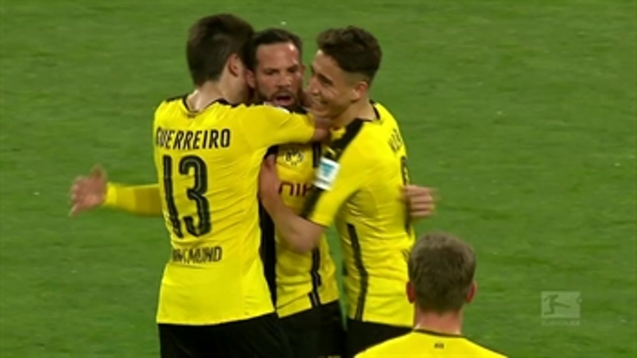 Gonzalo Castro scores a free kick for Dortmund ' 2016-17 Bundesliga Highlights