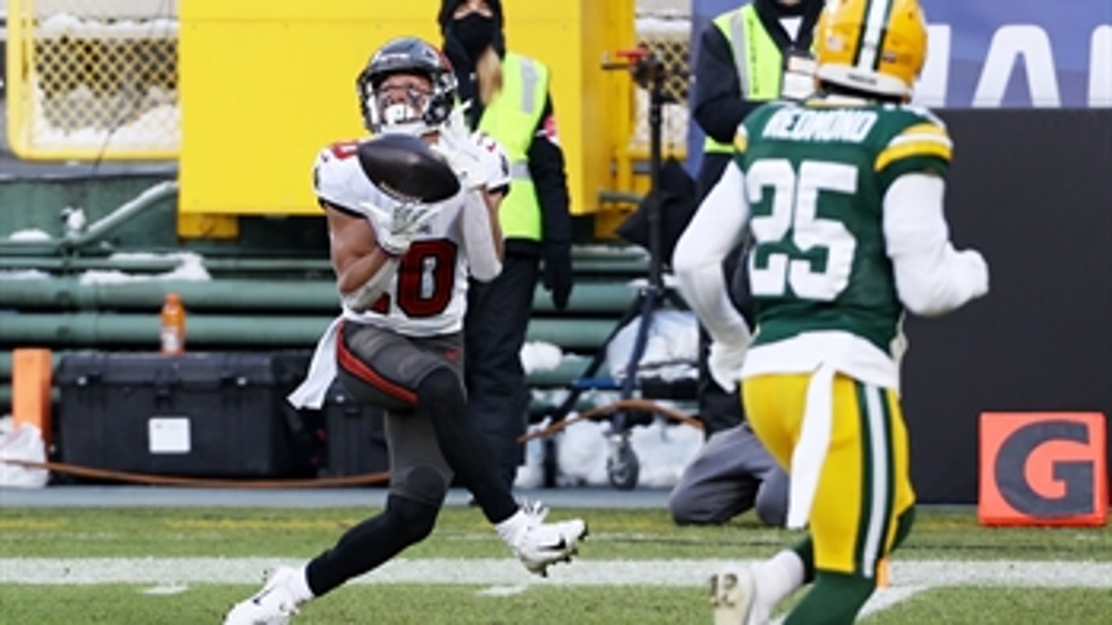 Vick, Jennings react to Tom Brady's touchdown to Scotty Miller to end the first half