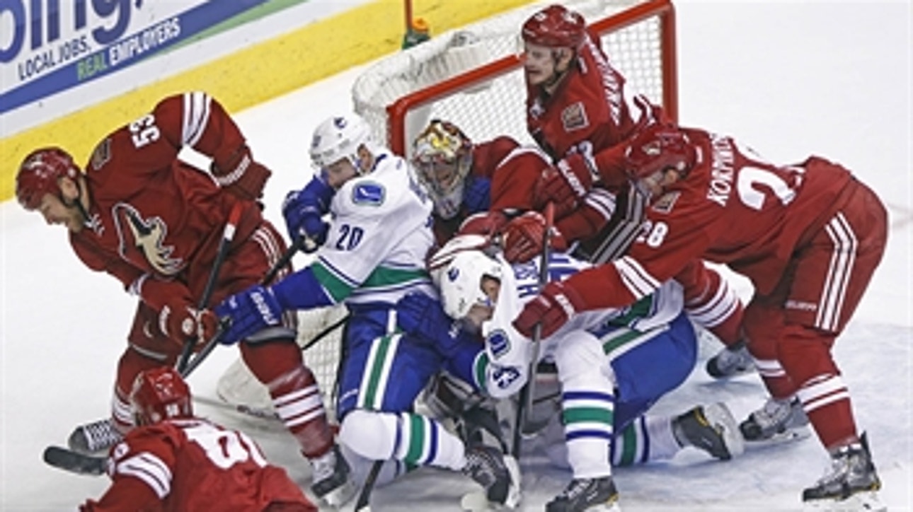 Smith, Coyotes shut out Canucks