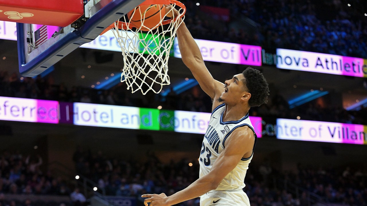 Jermaine Samuels, Justin Moore lift Villanova past Seton Hall, 73-67