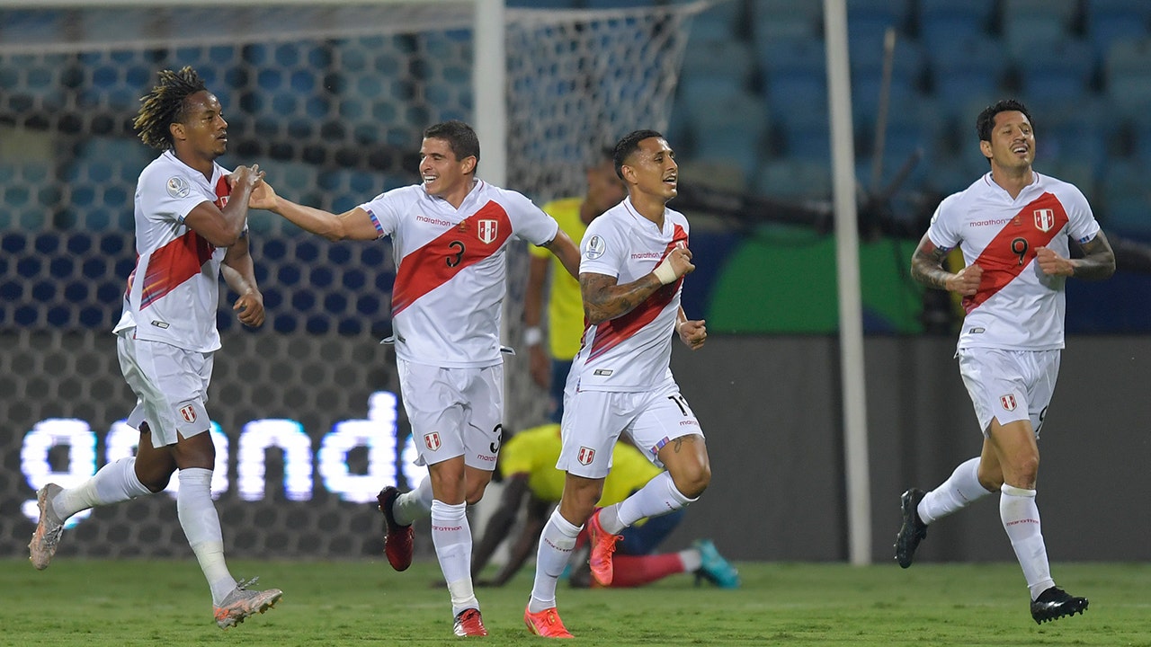 Sergio Peña puts Peru up 1-0 early in the first half against Colombia