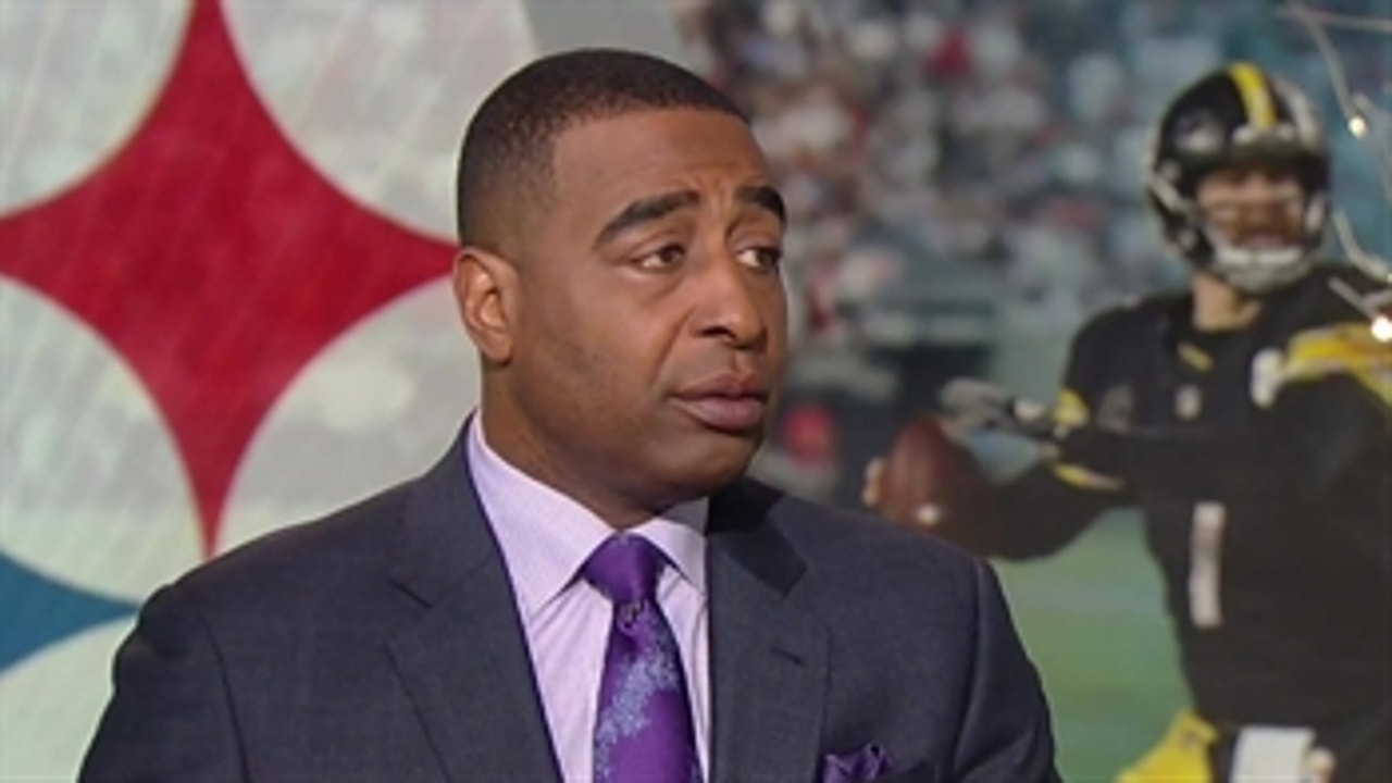Cris Carter reacts to the overturned touchdown in the 4th quarter of the Steelers-Patriots game