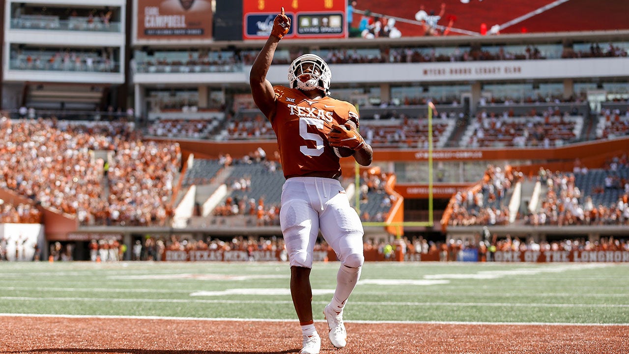 Bijan Robinson scores second TD of the day pads Texas lead over Louisiana to 21 6