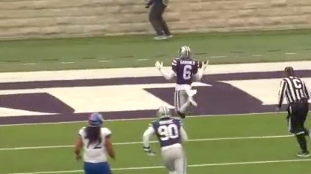 Wildcats' Justin Gardner reads through the screen play for a pick-6, Kansas State takes 20-0 lead