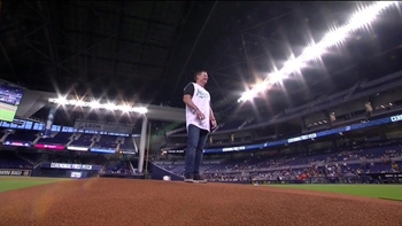 Jeff Conine helps Marlins kick off throwback weekend with ceremonial 1st pitch