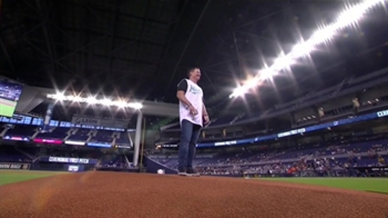Jeff Conine helps Marlins kick off throwback weekend with ceremonial 1st pitch