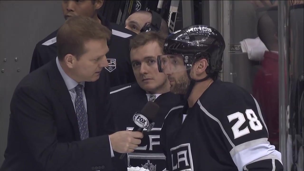 Photobomb: Ben Scrivens wins staring contest with camera