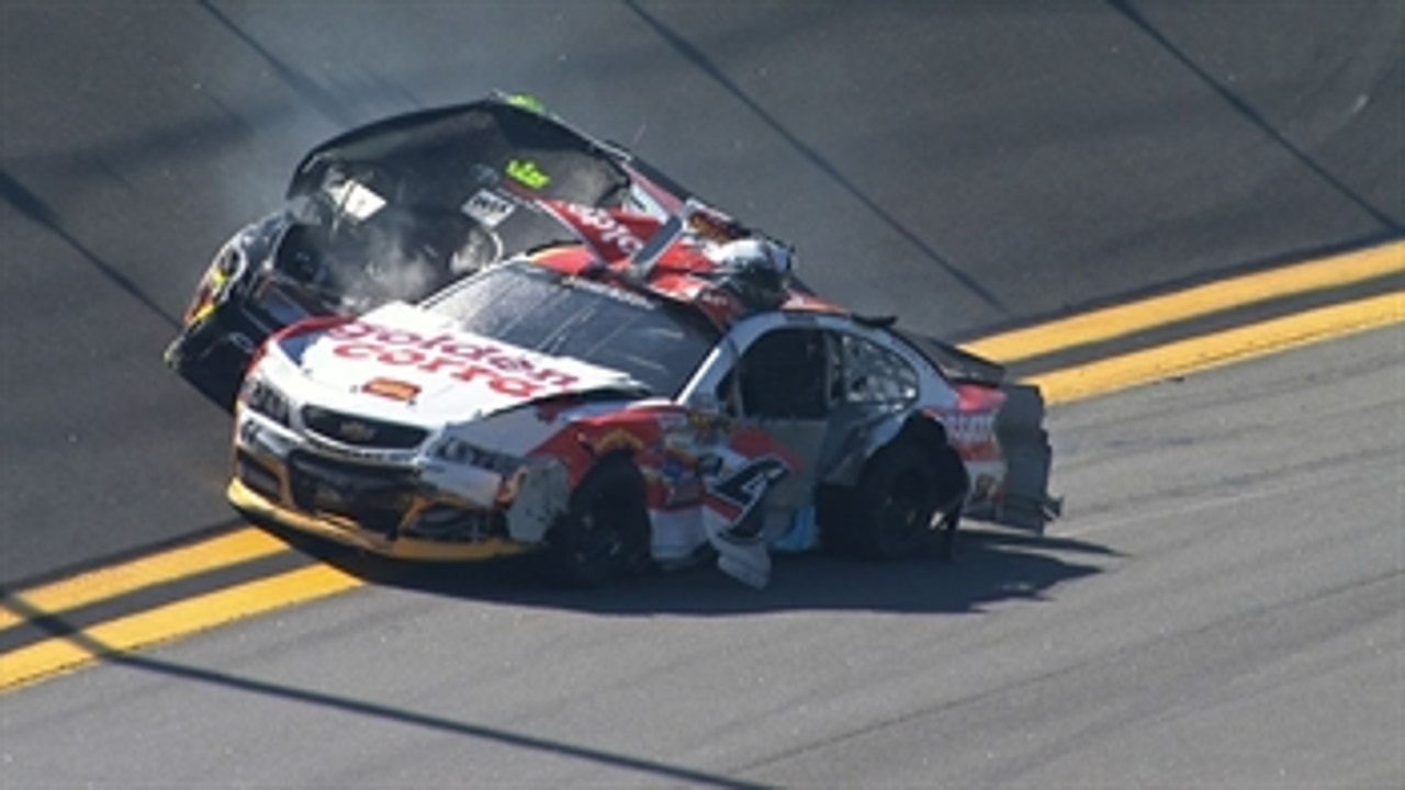 CUP: Clint Bowyer Involved in Huge Wreck - Daytona 500 Qualifying