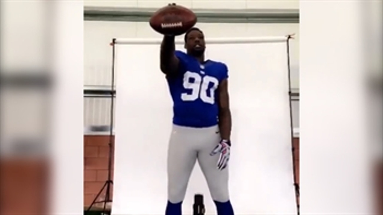 Why is this NFL player gripping a ball so impressive? 