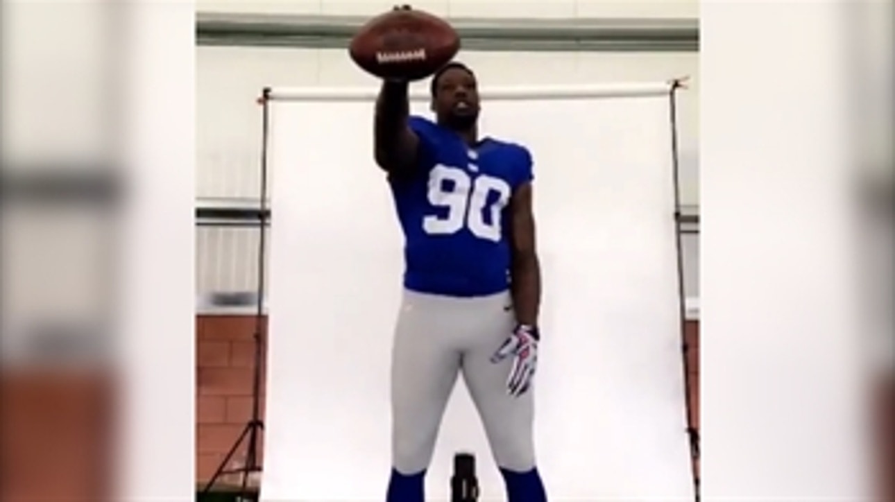 Why is this NFL player gripping a ball so impressive? 