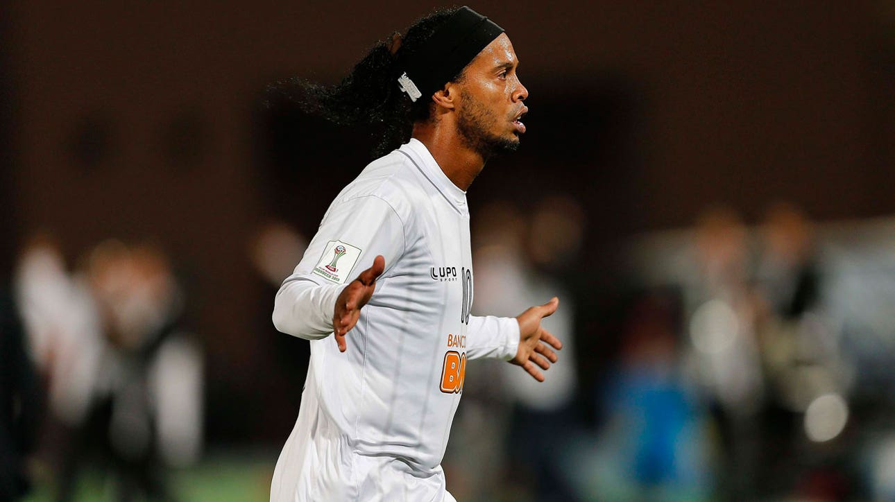 Ronaldinho levels the match with amazing free kick