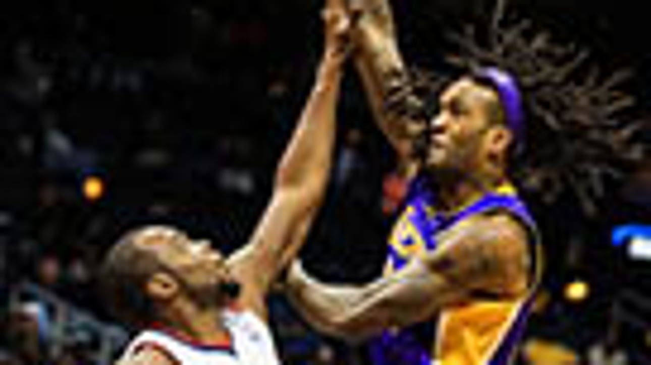 Hawks handle slumping Lakers