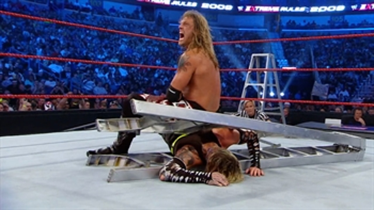 صارع هاردي وإيدج في اكستريم رولز – WWE سبوتلايت