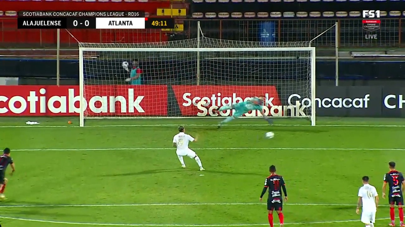 Atlanta United FC's Ezequiel Barco sneaks penalty kick past Leonel Moreira, 1-0