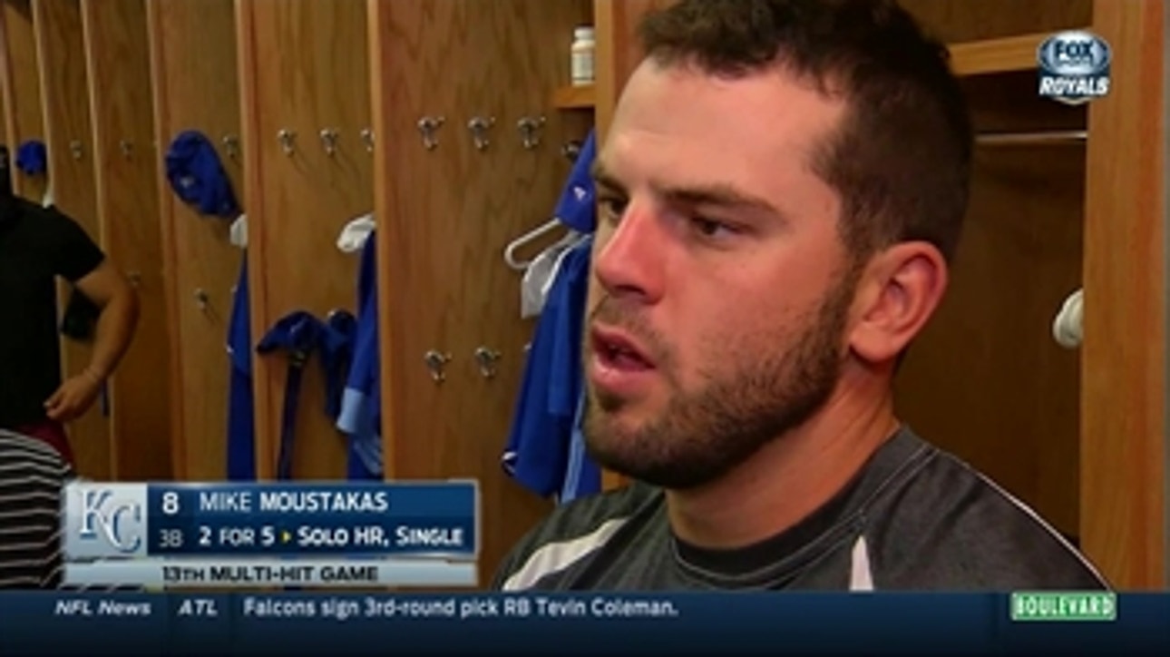 Mike Moustakas marvels at Gordon's glove