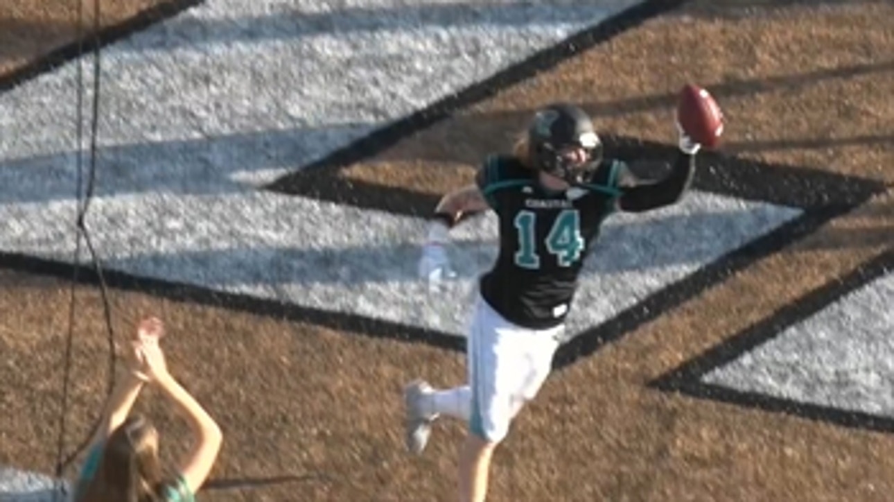 College tight end scores unlikely TD thanks to lucky bounce