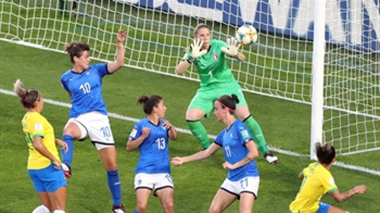 FIFA Women's World Cup™ Save of the Day: Giuliani stops Debinha's back-heel flip attempt