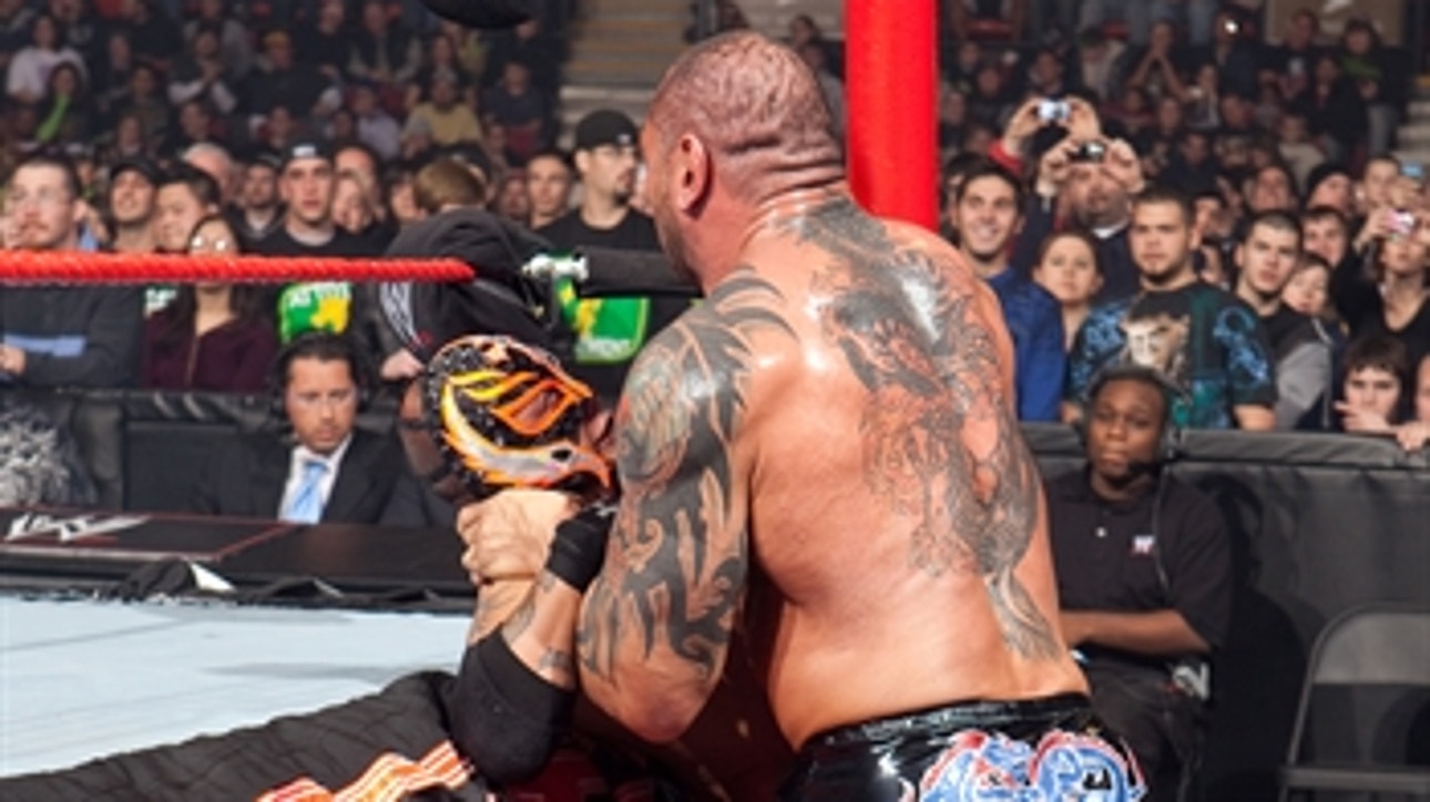 Batista unleashes shocking attack on Rey Mysterio: WWE Bragging Rights 2009