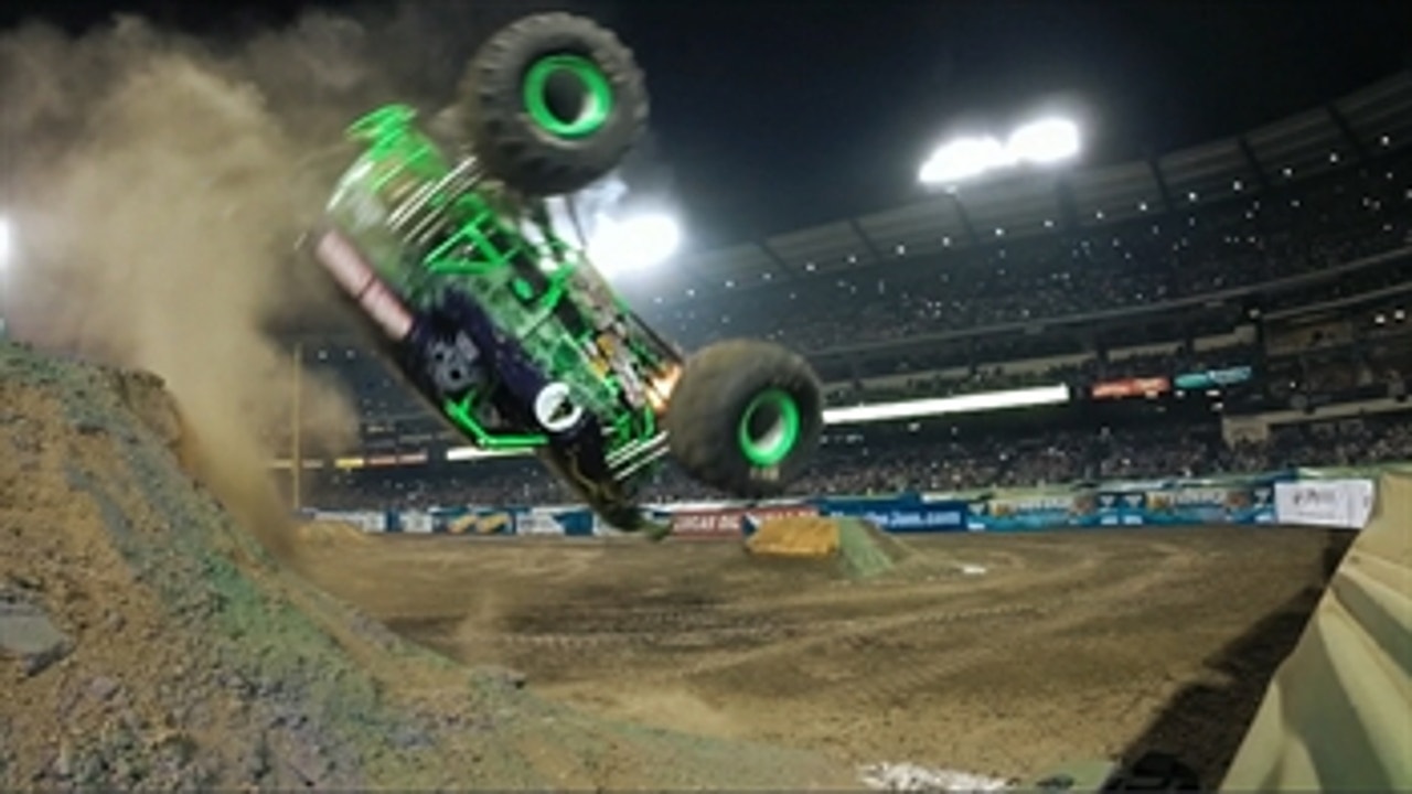 Grave Digger wins Anaheim freestyle - 2016 Monster Jam