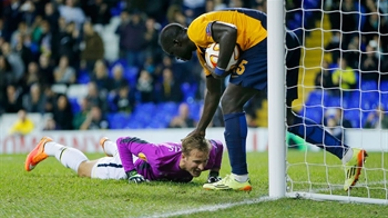 Stand-in goalkeeper Kane botches save