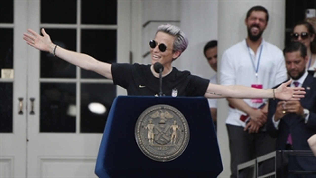 Watch the USWNT's player entrances and speeches from the victory parade