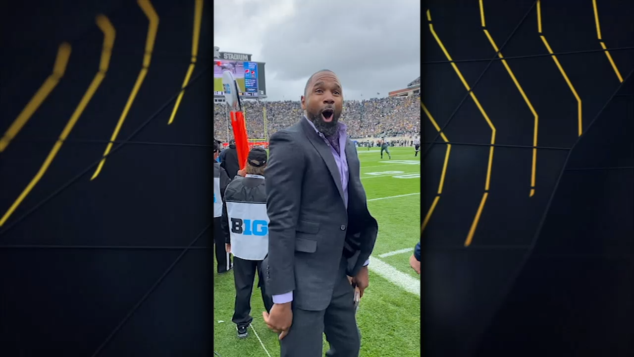 Charles Woodson goes crazy on the sideline as Michigan scores 93-yard touchdown