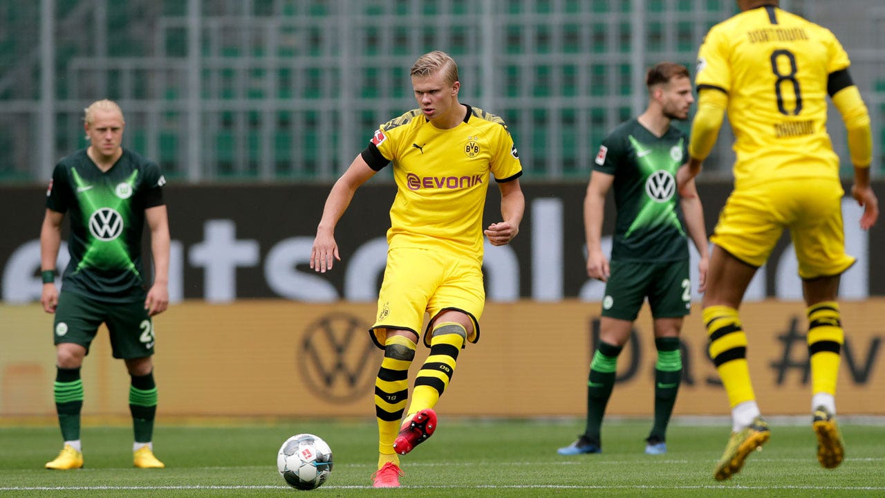 Borussia Dortmund defeat Wolfsburg 2-0 to keep pressure on league leader Bayern Munich
