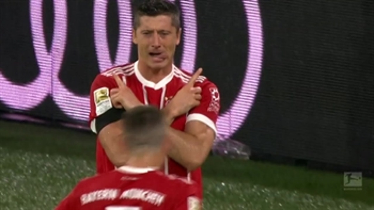 Robert Lewandowski converts penalty after VAR decision | 2017-18 Bundesliga Highlights