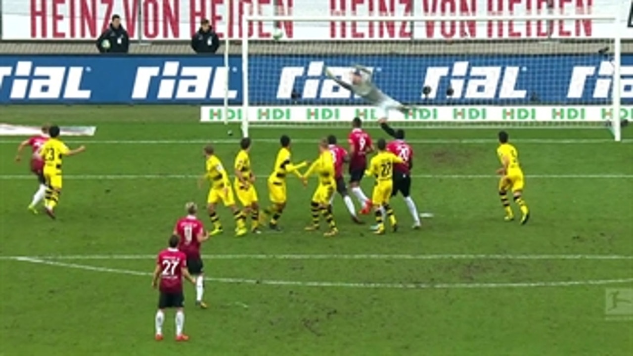 Felix Klaus stuns Dortmund with excellent free kick goal ' 2017-18 Bundesliga Highlights