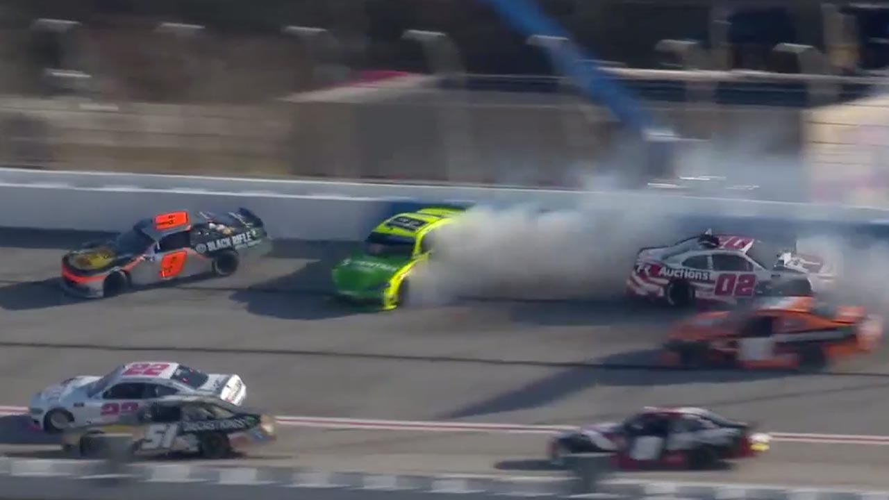 Brett Moffitt makes contact with Brandon Jones triggering big crash