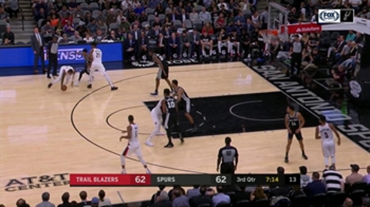 HIGHLIGHTS: Dejounte Murray with Behind-The-Back Pass to DeMar DeRozan for the SLAM