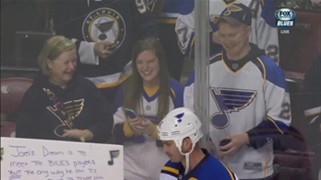 Barret Jackman poses for fan's selfie