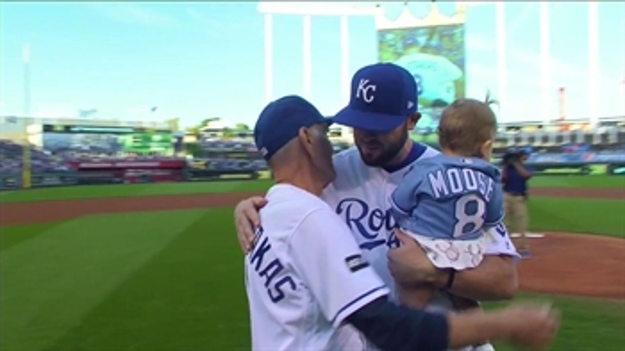 Royals celebrate Mike Moustakas' single-season home run record