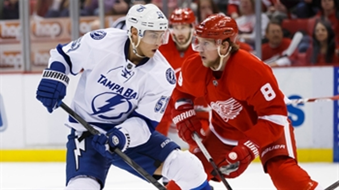 Lightning edged by Red Wings