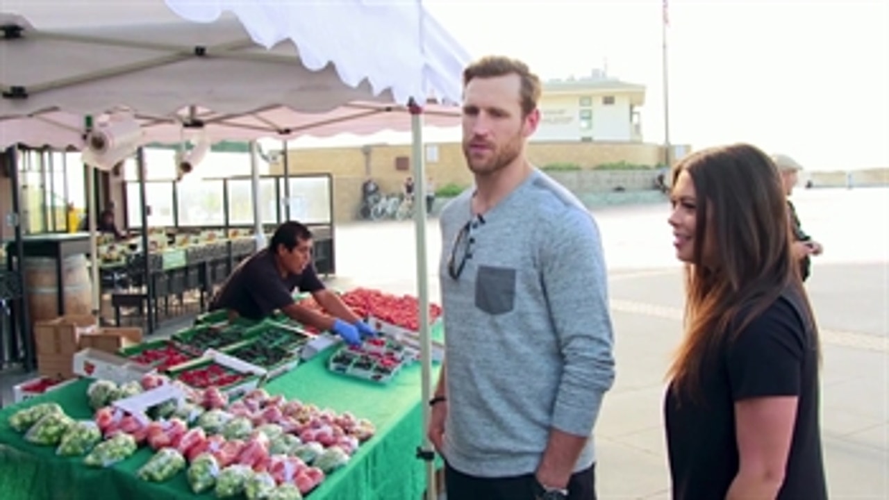LA Kings Weekly: Hanging at a farmer's market with Brooks Laich