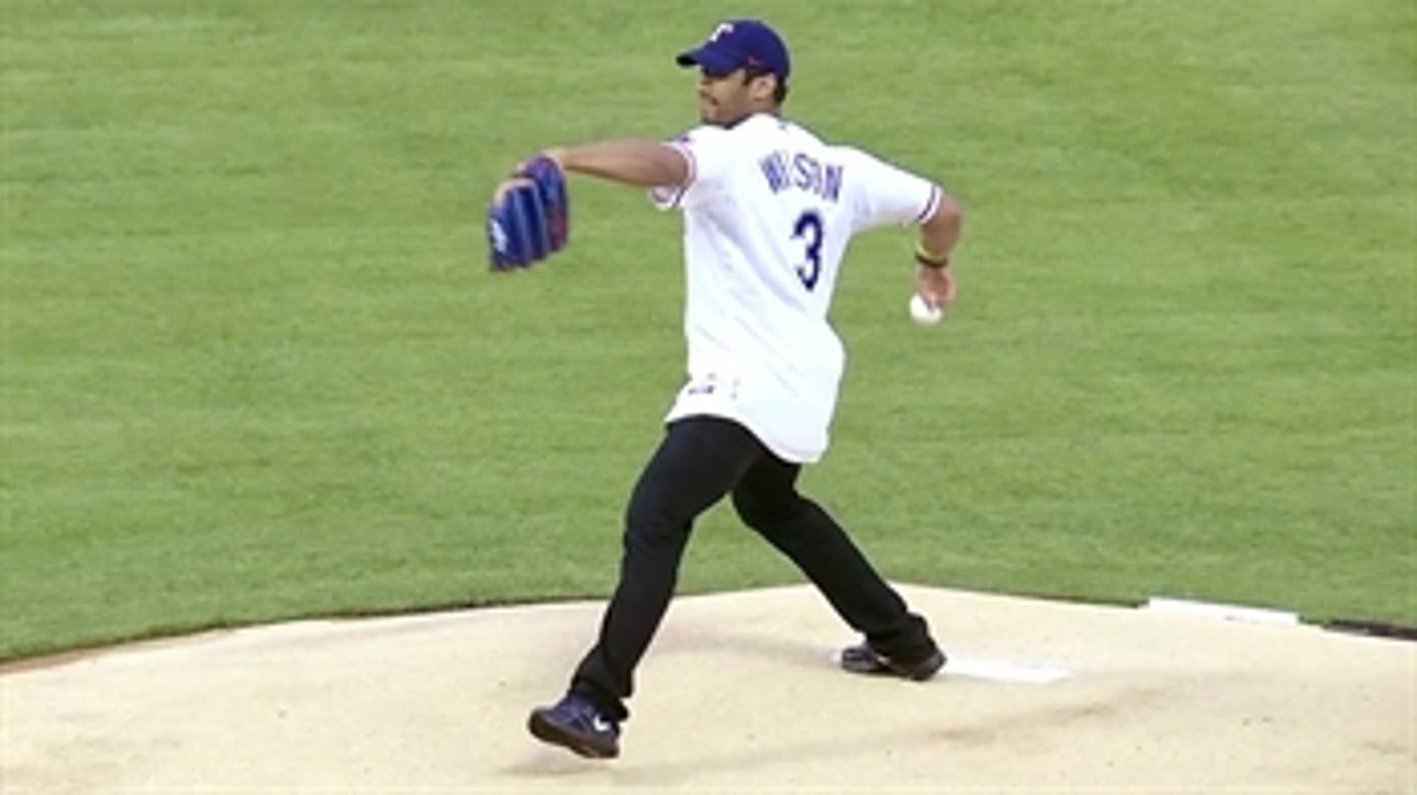 Wilson tosses out first pitch at Rangers game