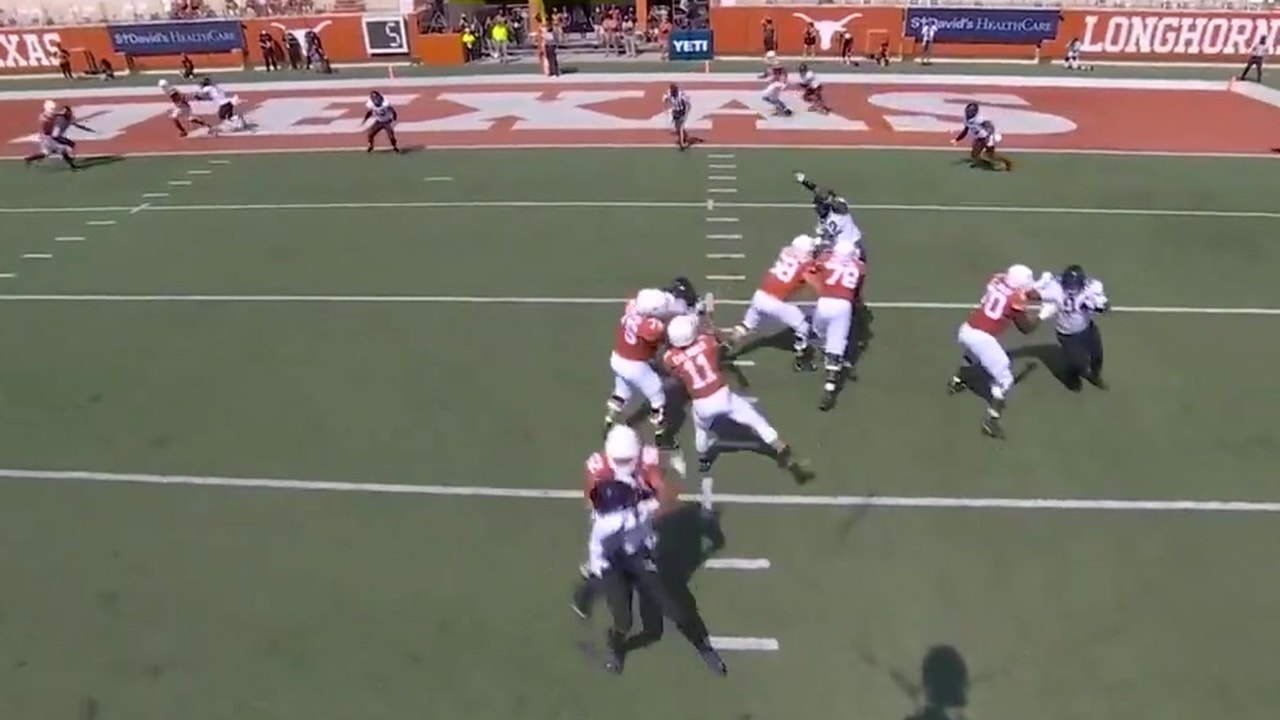 Roschon Johnson 40-yard run sets up Sam Ehlinger's fourth TD of the game, Texas leads TCU, 29-26