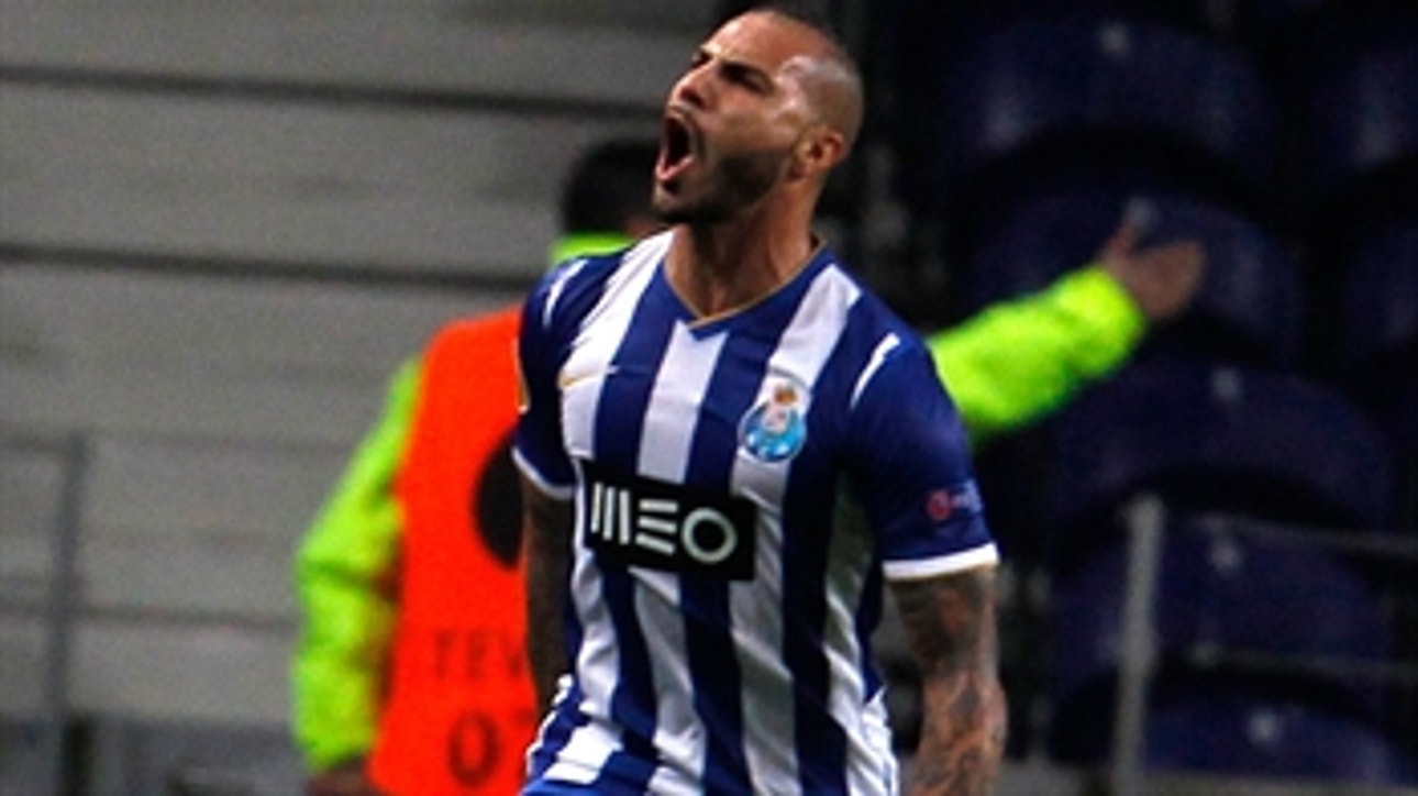 Quaresma curls in a beauty from distance