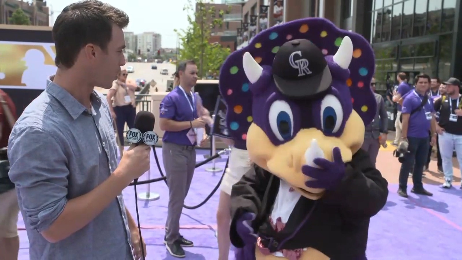 Rockies mascot, Dinger, makes argument for best-dressed over the Phillie Phanatic