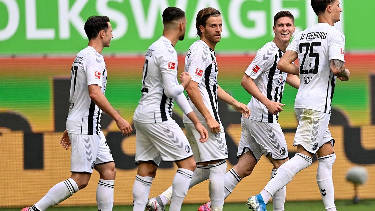 Freiburg erases 2-goal deficit to earn draw vs Wolfsburg, stays alive for Europa