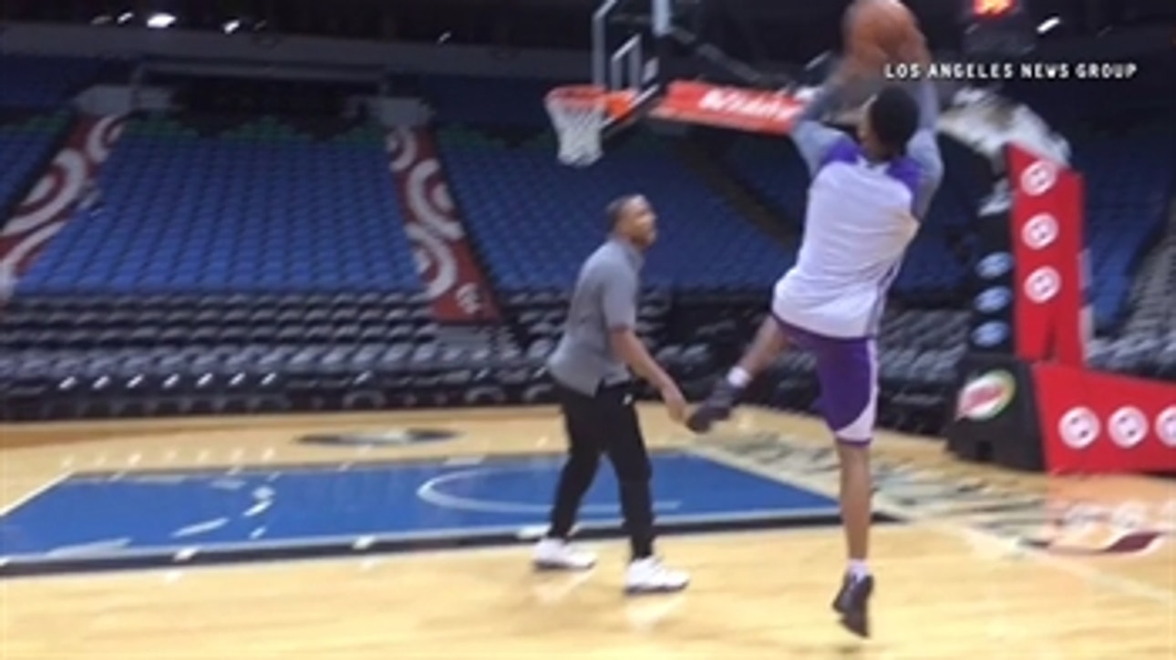 D'Angelo Russell impersonates Kobe Bryant, throws up air ball