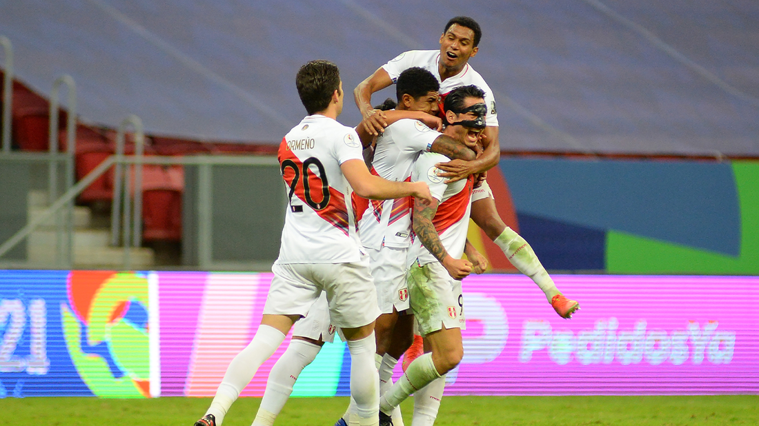 Gianluca Lapadula's towering header brings Peru back vs Colombia, 2-2