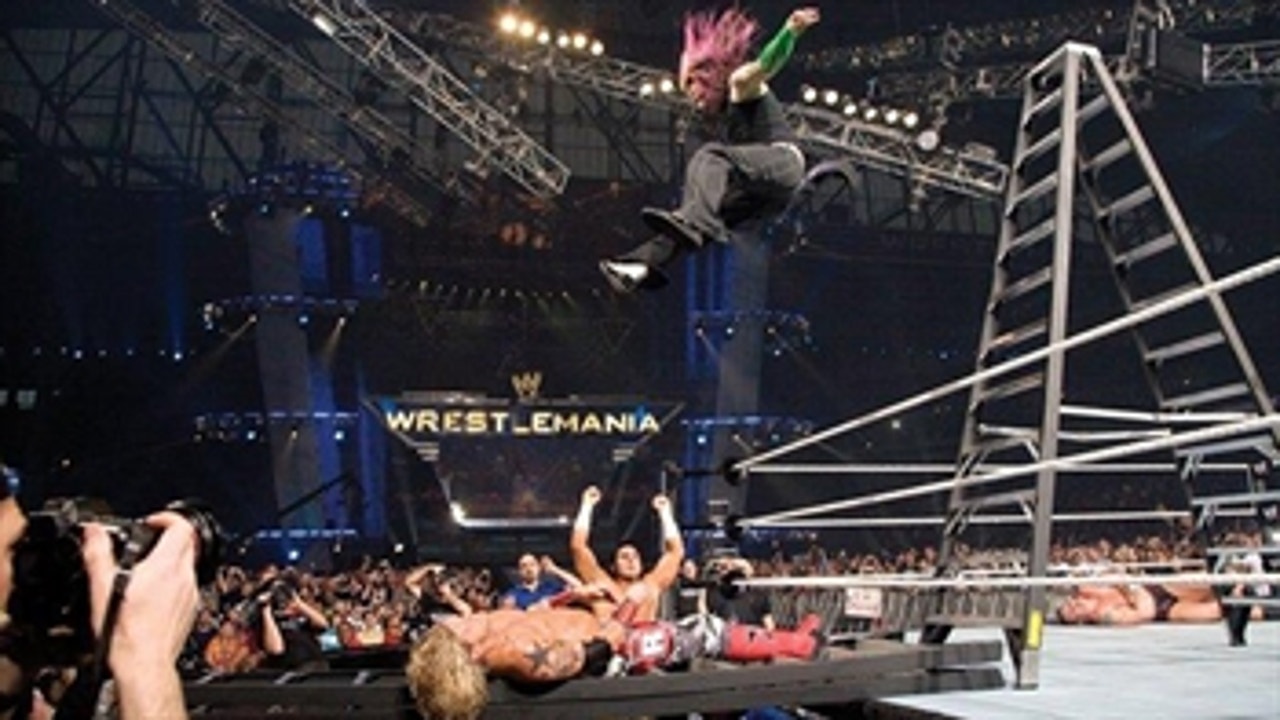 أشرس لحظات موني ان ذا بنك – WWE سبوتلايت