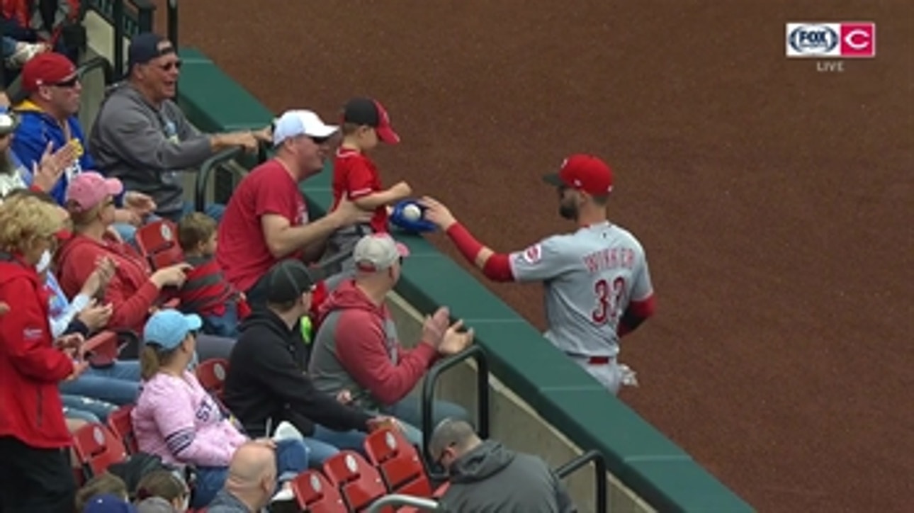 Jesse Winker gives baseball to young Reds fan in St. Louis