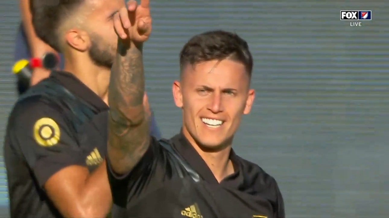 Brian Rodríguez scores his second goal of the night to give LAFC the lead over LA Galaxy, 3-2