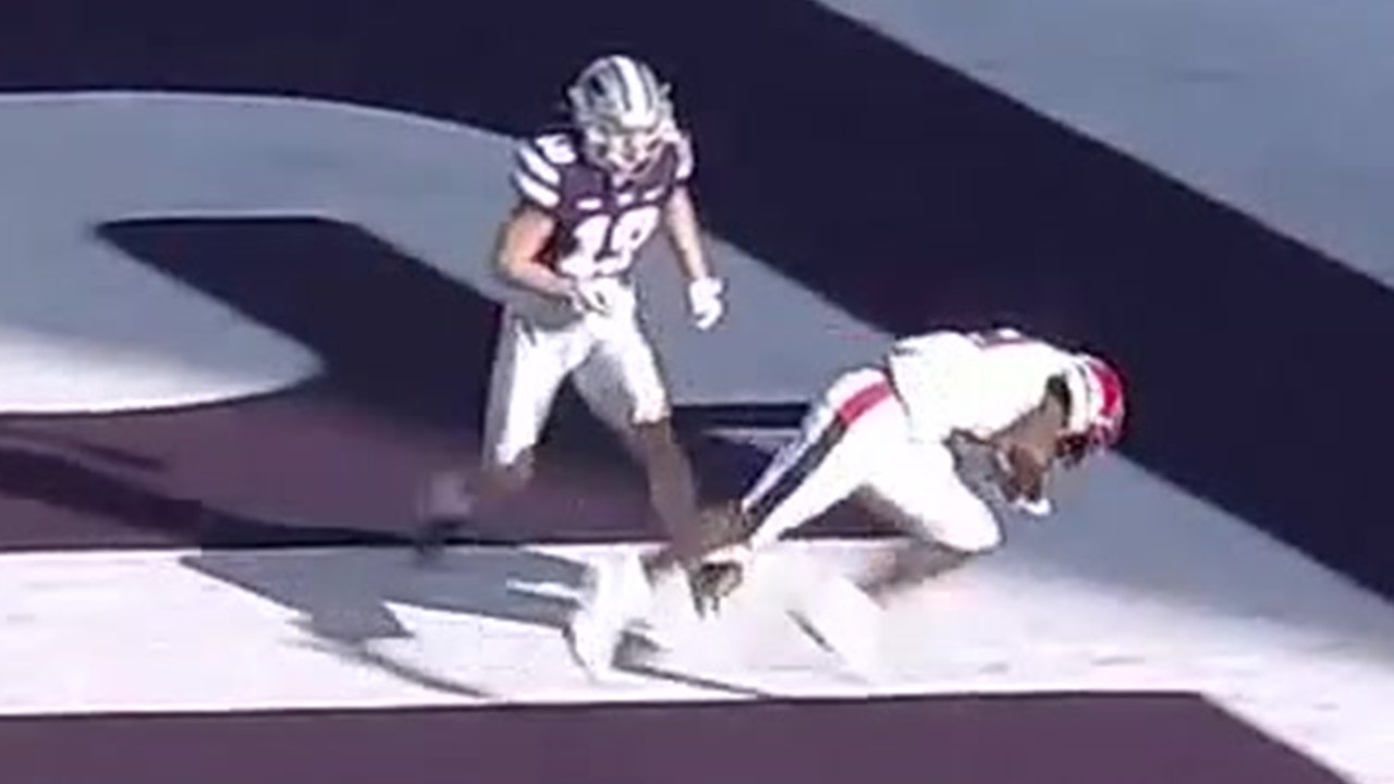 Henry Colombi darts touchdown pass to Myles Price putting Texas Tech ahead of K-State, 21-17