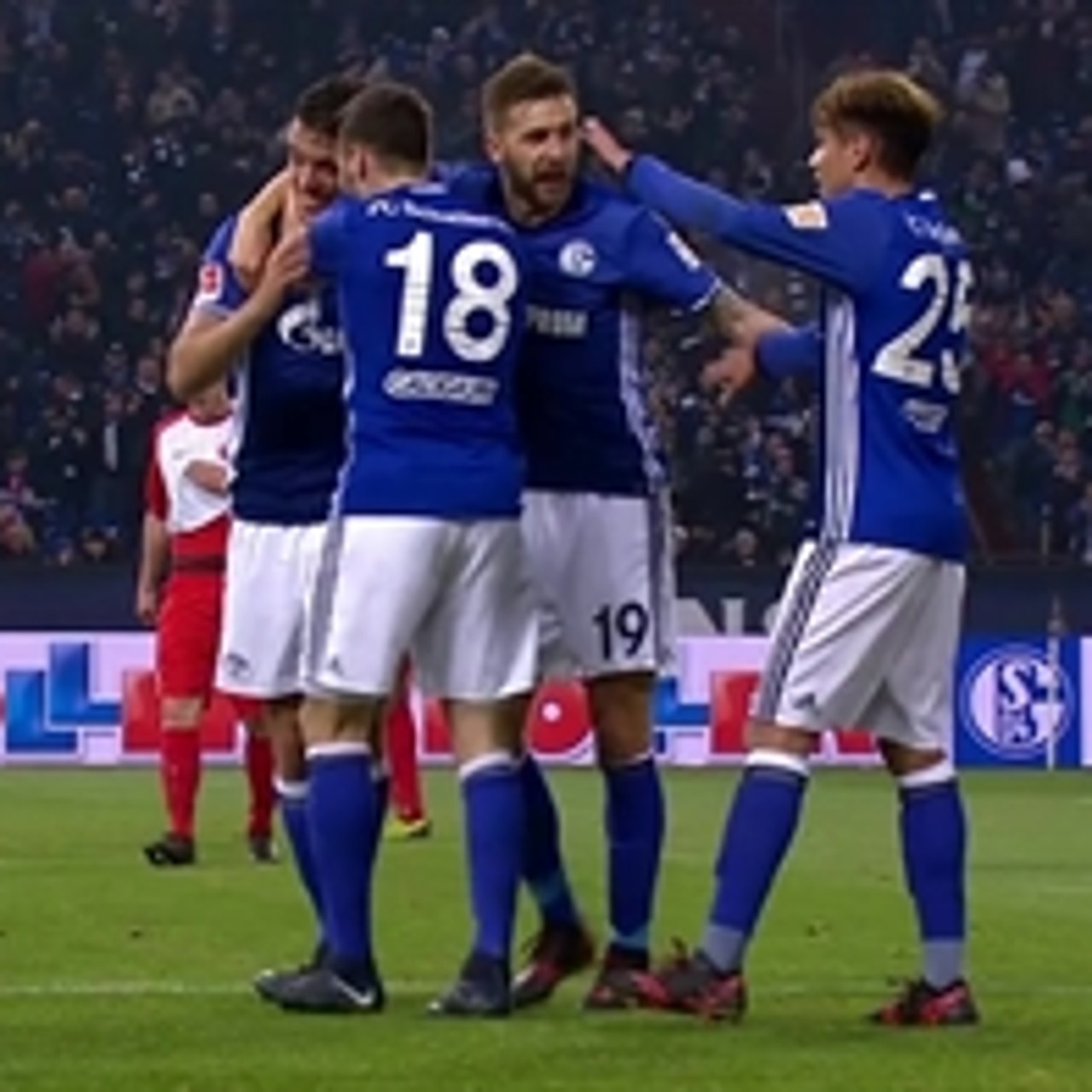 Bryde igennem Repressalier I mængde Di Santo nets back-heel goal for Schalke vs. Augsburg ' 2017-18 Bundesliga  Highlights | FOX Sports